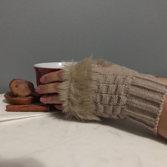 🆕Fingerless Gloves🎁Faux Fur Trim Knit ❄️ - Picture 3 of 5